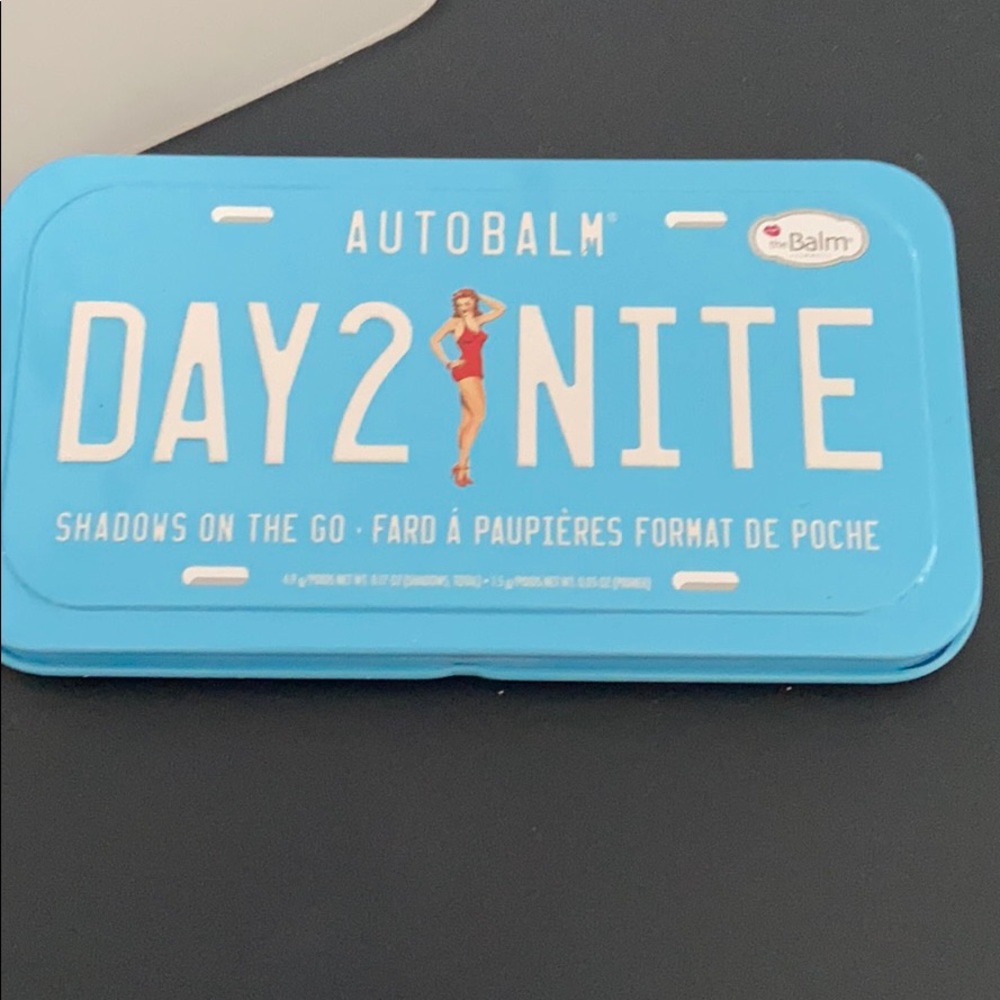AutoBalm Day2Nite eyeshadow